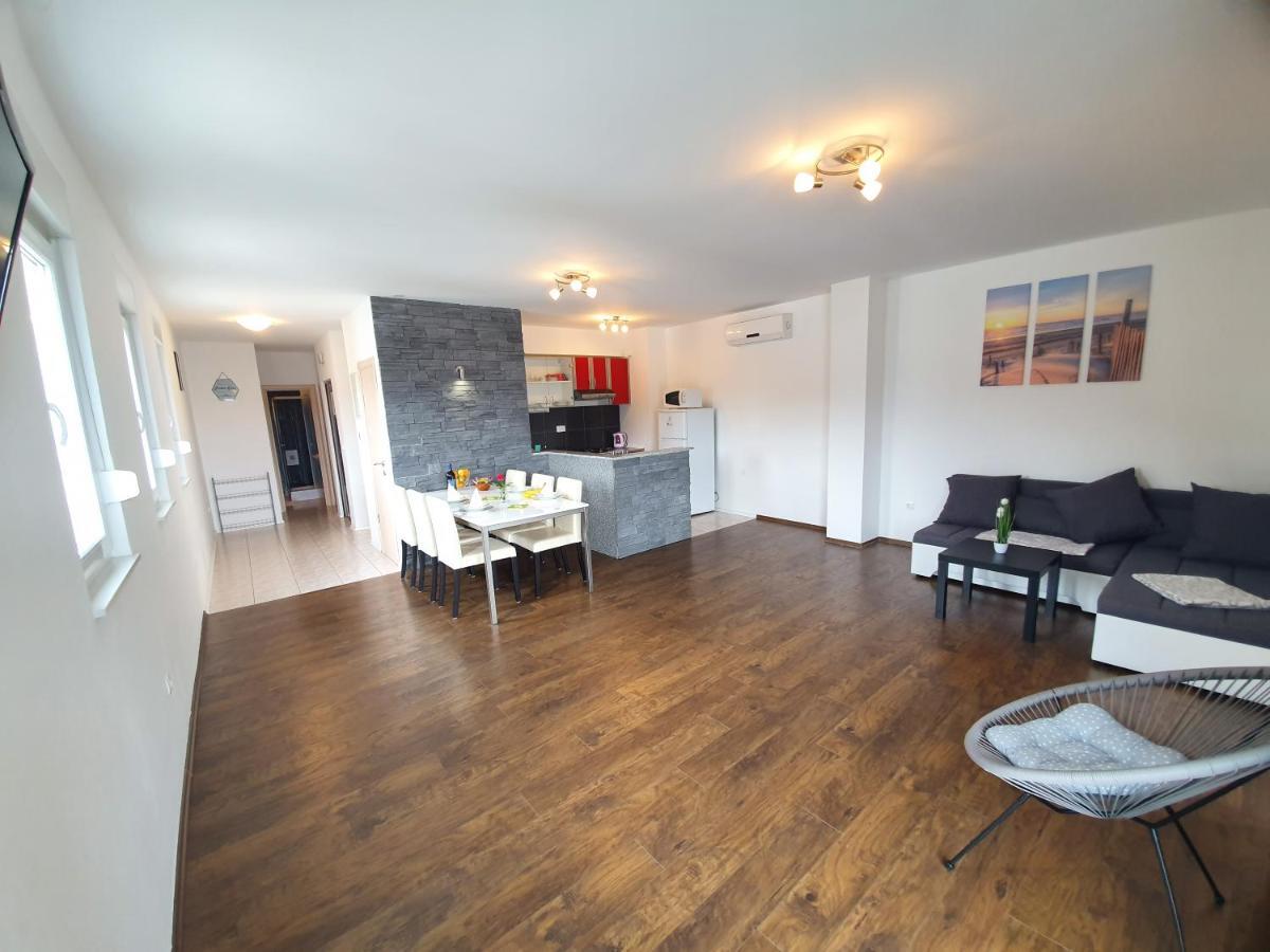 Apartments Lara Drvenik  Extérieur photo