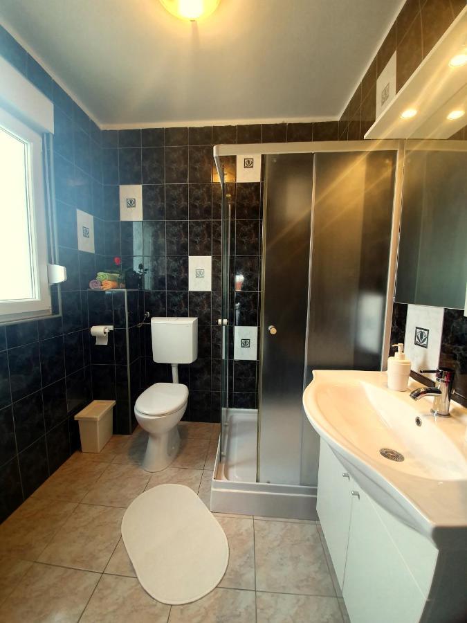 Apartments Lara Drvenik  Extérieur photo